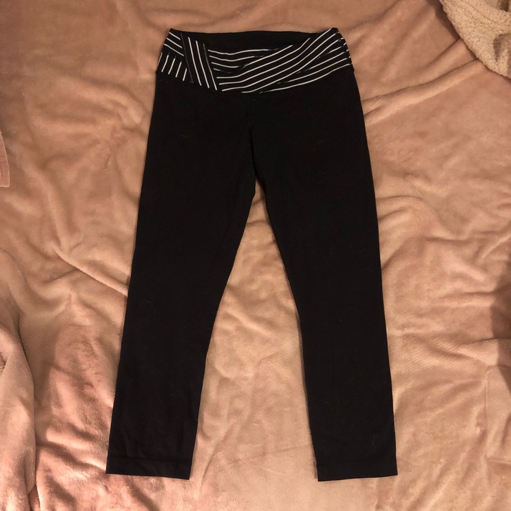 LULULEMON CROPPED YOGA PANTS SZ 4 BLACK